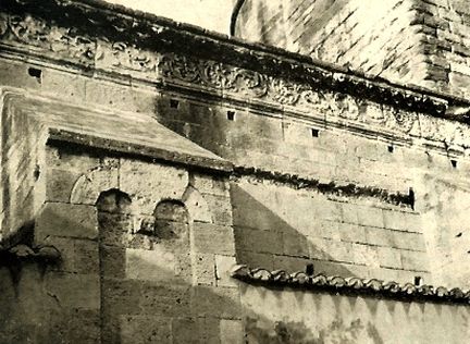 Détail de la partie supérieur du mur sud - église Notre-Dame et Saint Véran à Cavaillon - Vaucluse