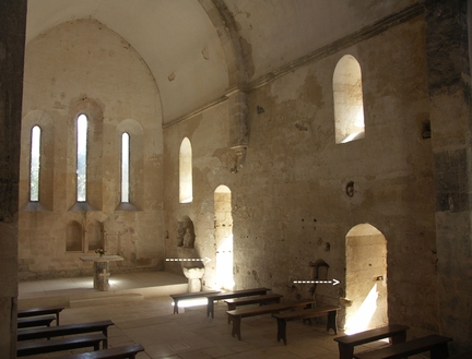 Abbaye Saint-Hilaire, monument historique classé des XIIe et XIIIe siècles, premier bâtiment conventuel carme (XIIIe siècle) du Comtat Venaissin (1274-1791) - Ménerbes - Vaucluse - Accès