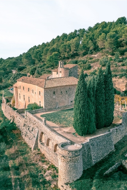 L'Abbaye Saint-Hilaire sélectionnée par la Fondation du patrimoine et airbnb dans leur premier Guide du patrimoine local du Vaucluse