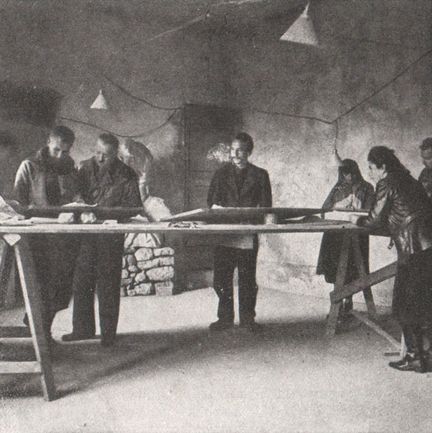 Oppède-le-Vieux - atelier d'architectes - photographie de 1941 illustant l'article