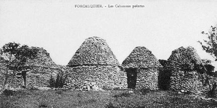 Forcalquier - Les cinq cabanons pointus de la Parise - Alpes-de-Haute-Provence