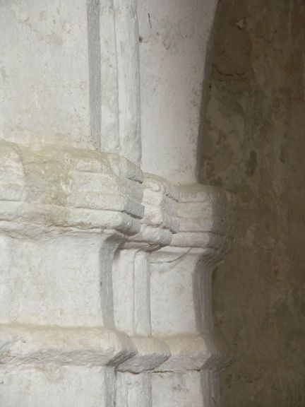 Abbaye Saint-Hilaire, monument historique classé des XIIe et XIIIe siècles, premier bâtiment conventuel carme (XIIIe siècle) du Comtat Venaissin (1274-1791) - Ménerbes - Vaucluse - Chapiteaux de la chapelle annexe du XIVe siècle.