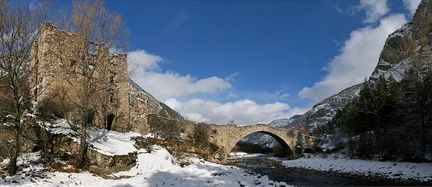 Le pont du Moulin ou de Serpeigier sur le Verdon, à Thorame-Haute - Alpes-de-Haute-Provence
