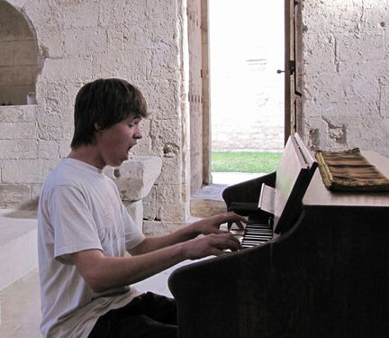 David Sennequier, haute-contre - répétition à l'abbaye Saint-Hilaire