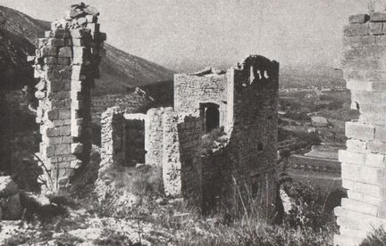 Oppède-le-Vieux - Le vieux château - photographie de 1941 illustant l'article