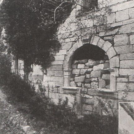 Oppède-le-Vieux - murs du village - photographie de 1941 illustant l'article